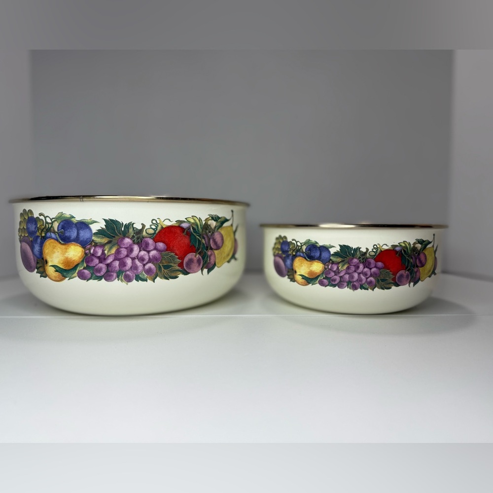Vintage Cornucopia enamelware nesting fruit motif mixing bowls.